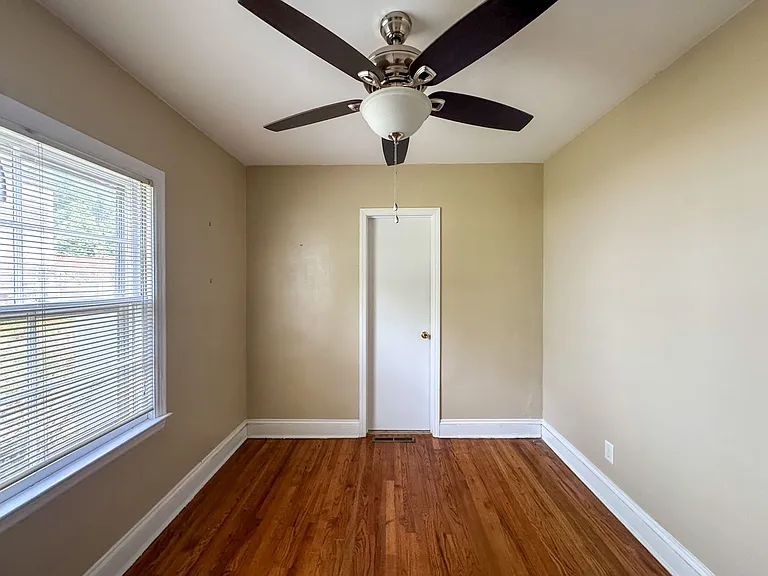 318 Fairwood Ct — Photo 17