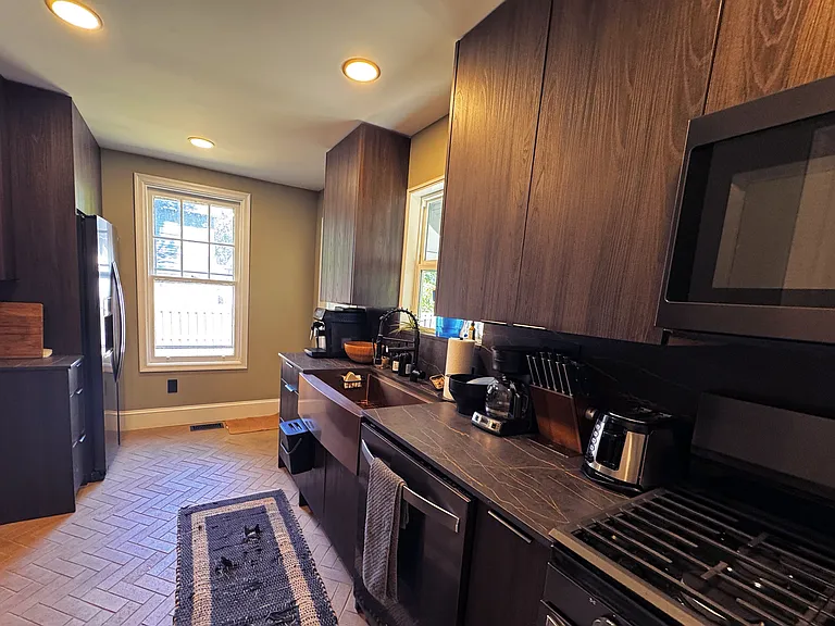 Crittenden St — Photo 11