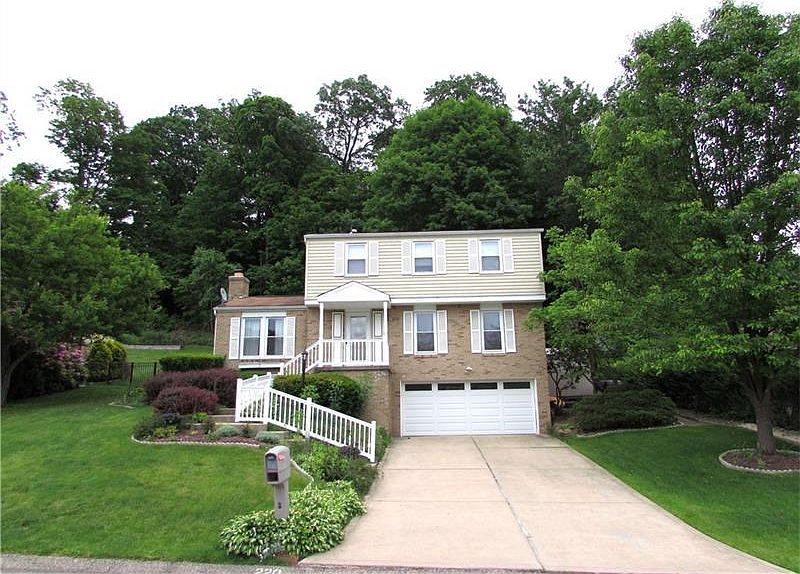 1st image of 220 Ligonier Ln