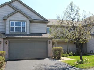 555 Willow Way, Lindenhurst, IL 60046