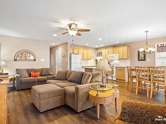 4th image of 808 7th St #1