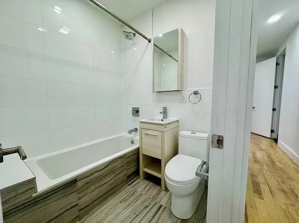 1819 Beverley Road image 18 of 20