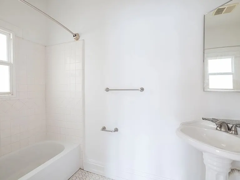 1023 4th St #1 — Photo 8