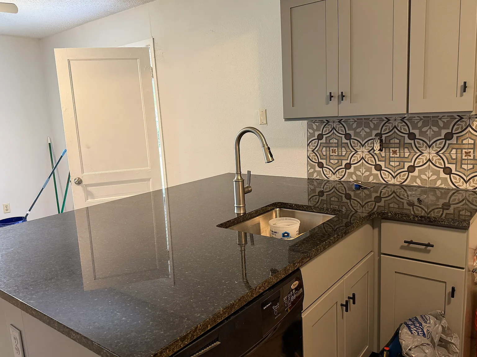 3 bed, 1208 sqft, $2,200 — Photo 2
