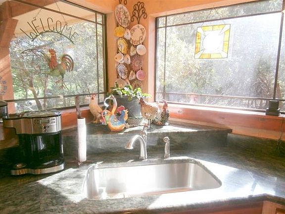 5th image of 13003 Crestwood Dr