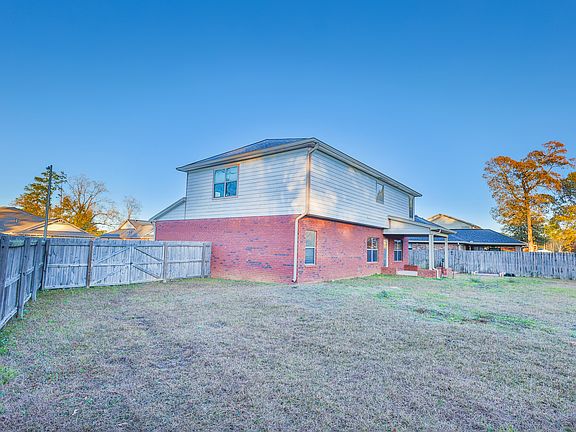 3rd image of 3060 Crown Creek Cir