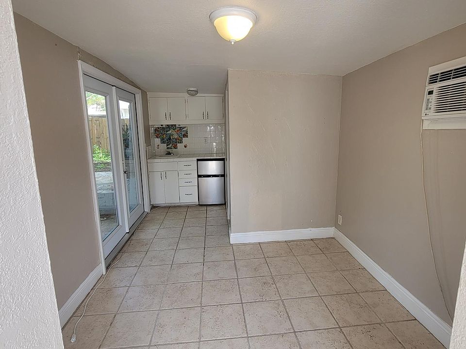 1st image of 823 33rd St