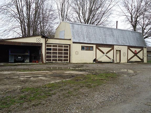 4th image of 7670 River Rd