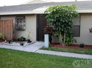 262 Meadows Dr, Boynton Beach, FL 33436
