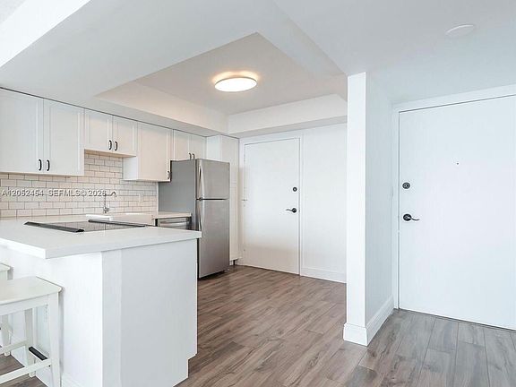 3rd image of 1301 Miami Gardens Dr #1522W