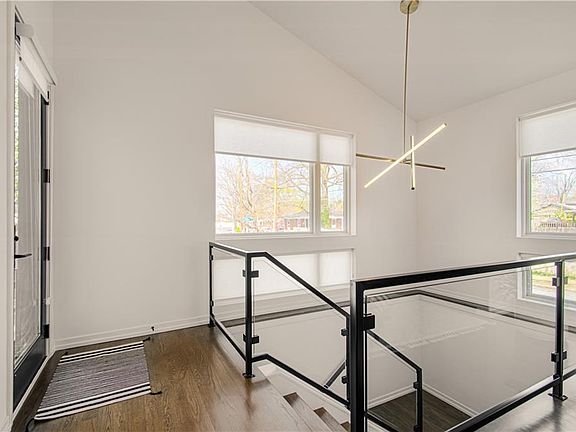 3rd image of 4503 Wyoming St