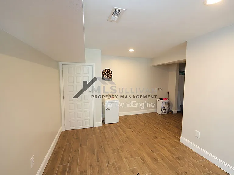 411 N Maple St — Photo 15