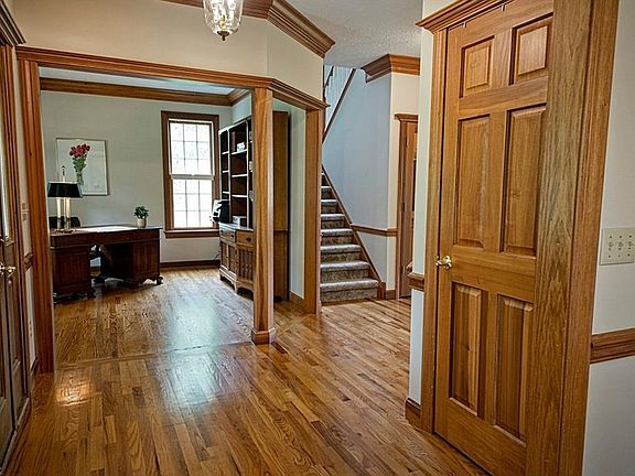4th image of 10710 Bell St