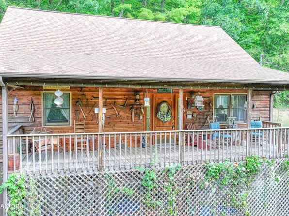 1067 Lindsey Mill Cir, Rocky Top, TN 37769