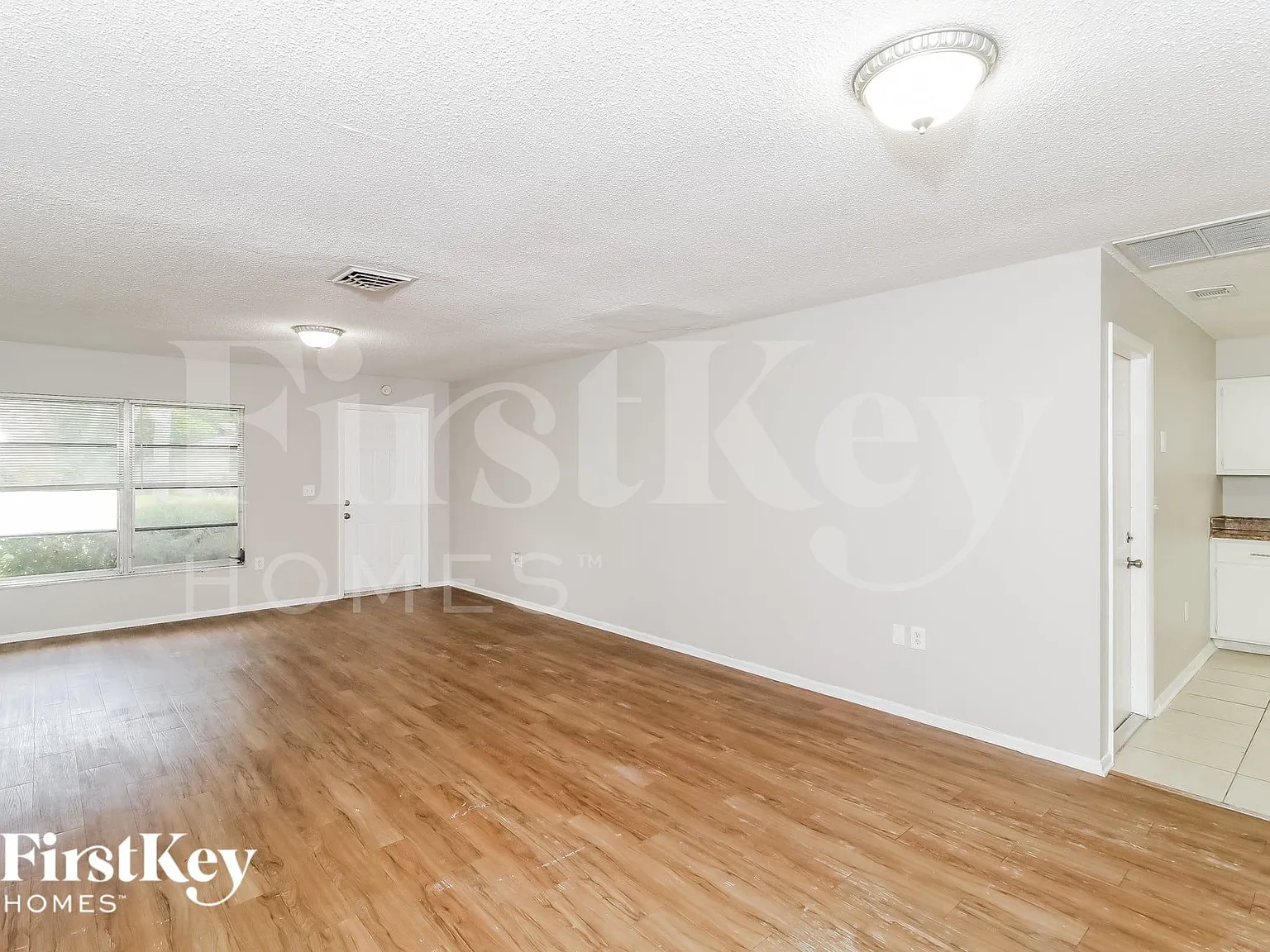 3 bed, 2.0 bath, 1228 sqft, $1,990 — Photo 3