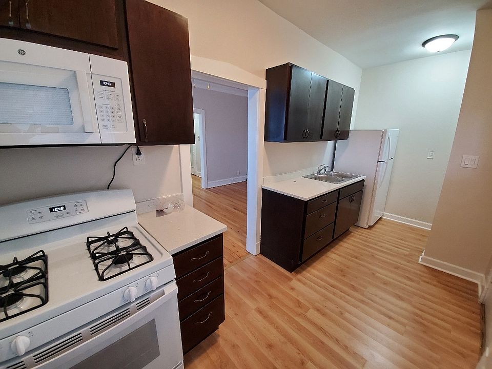 1st image of 2702 N Richmond St #2