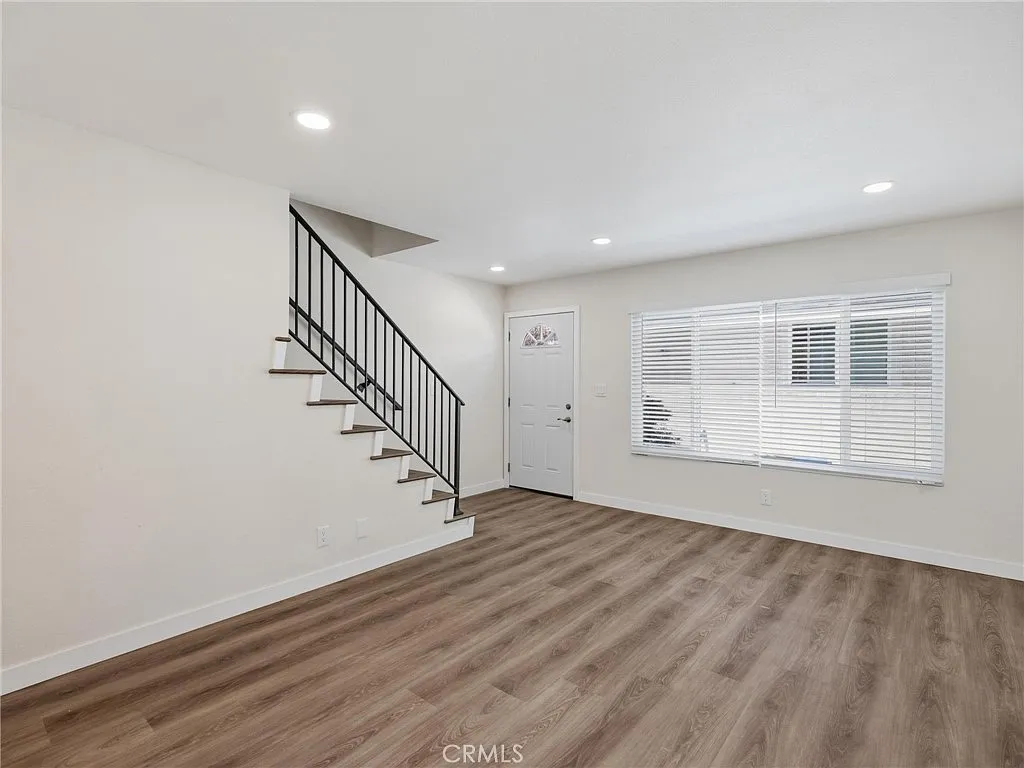 2 bed, 850 sqft, $2,900 — Photo 2
