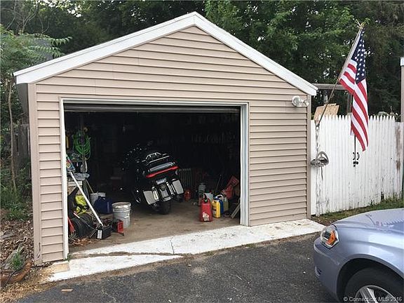 4th image of 49 Bouley Ave