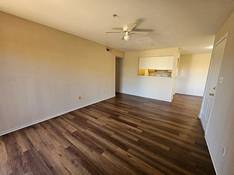 2875 Winkler Ave #518 — Photo 4