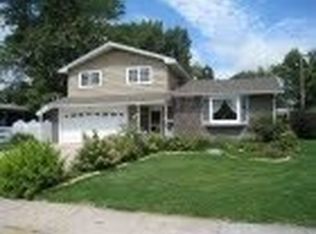 614 E 36th St, Kearney, NE 68847