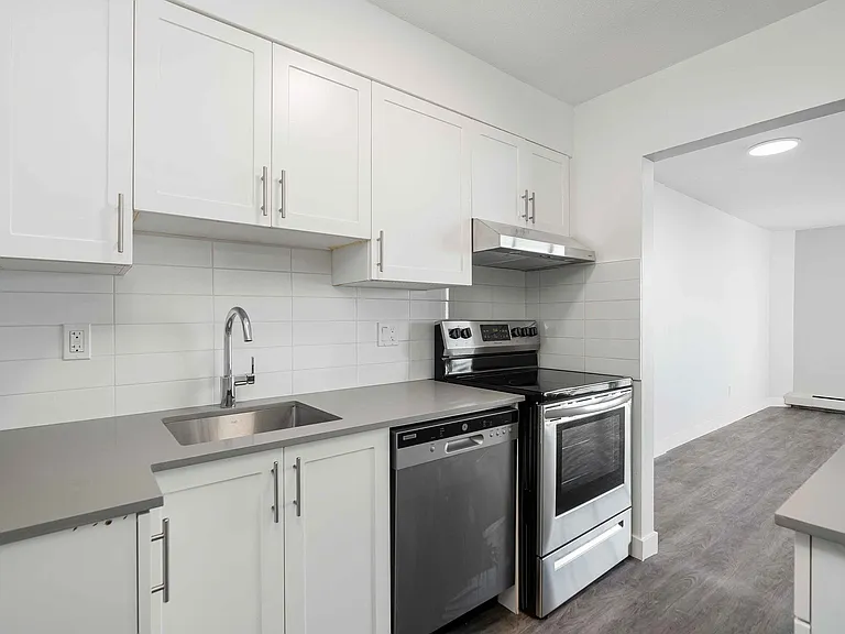 1265 Burnaby St — Photo 18
