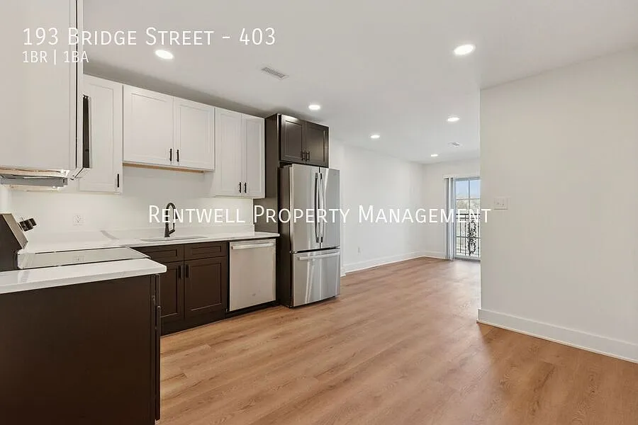 193 Bridge St #403