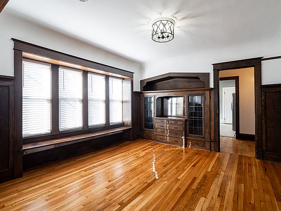 5th image of 2127 N Hi Mount Blvd