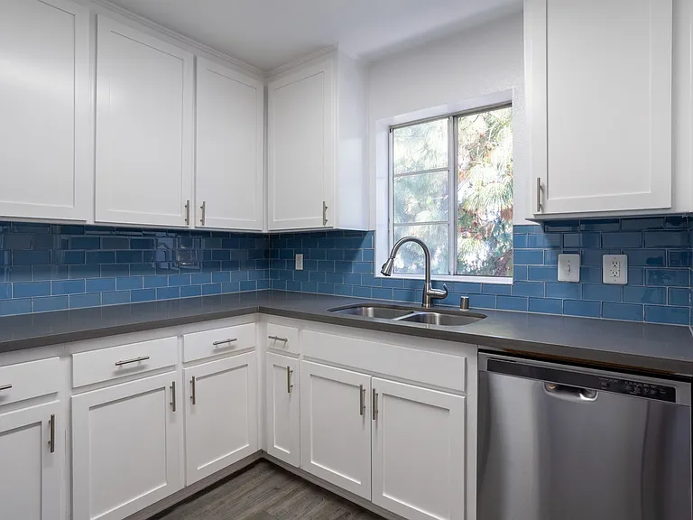 7057 Lanewood Ave — Photo 33