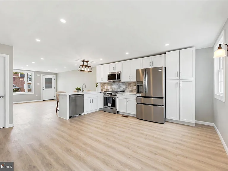 925 Maple Ave — Photo 9