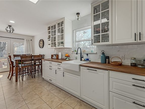 5th image of 1107 SE C St