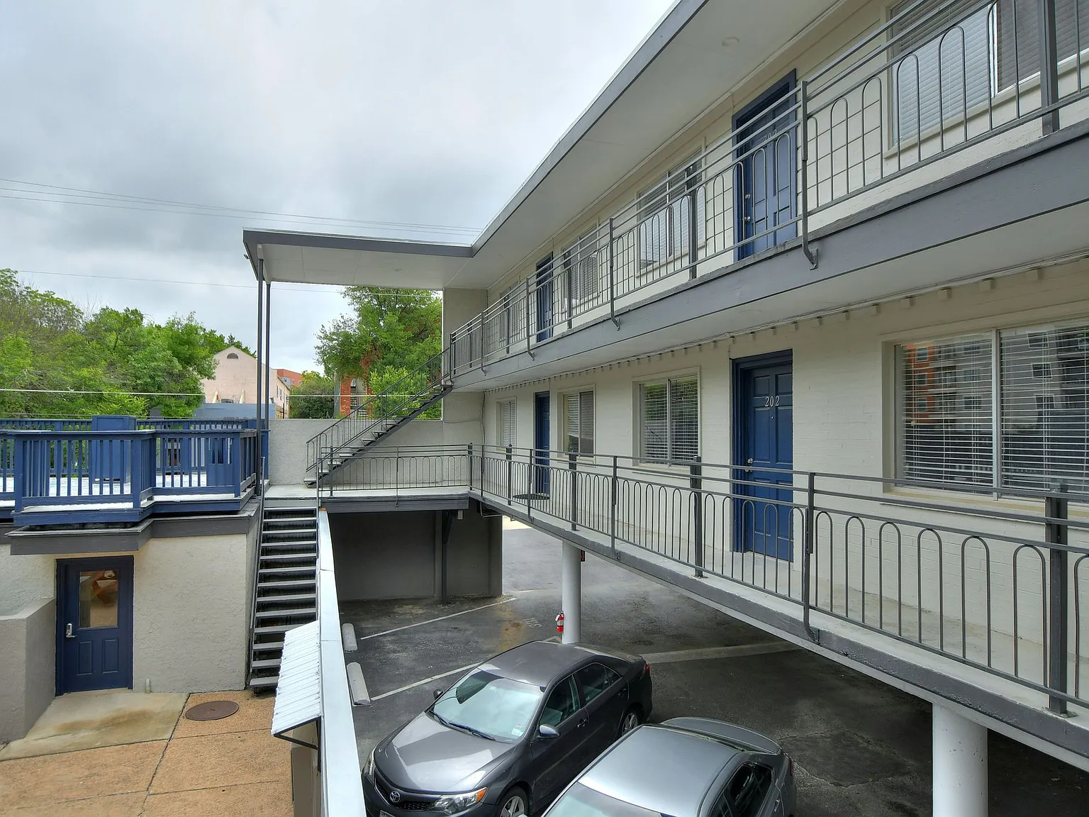 Sandpiper Apartments — Photo 2