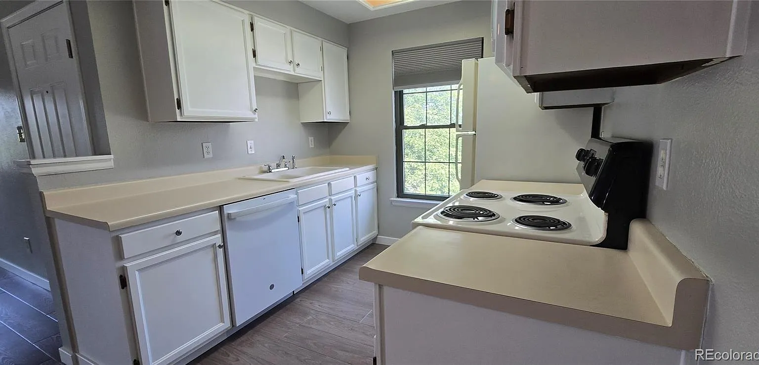 2 bed, 2.0 bath, 951 sqft, $1,600 — Photo 2