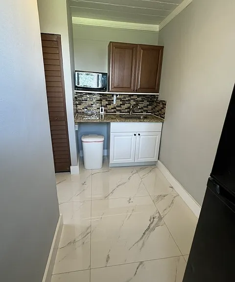 921 N 19th Ave #9 — Photo 2