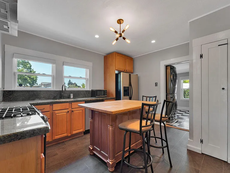 802 Broadmoor Blvd — Photo 14