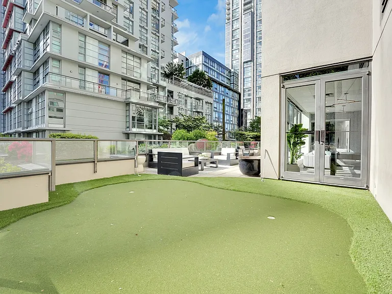 1200 Hornby St #1022 — Photo 8