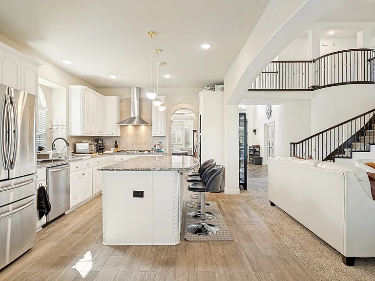 8107 Graystone Dr — Photo 6