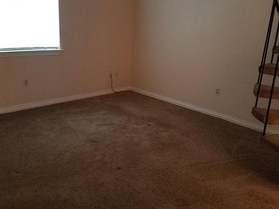 4th image of 1428 Hickory Ave APT B