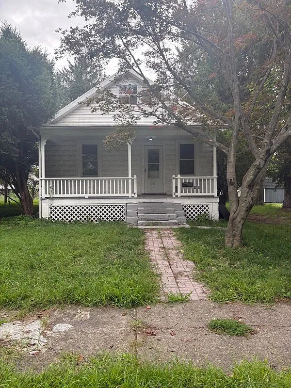 3 bed, 2.0 bath, 1379 sqft, $1,900 — Photo 1