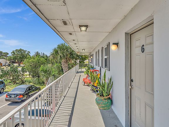 2nd image of 511 W Kalmia Dr #13