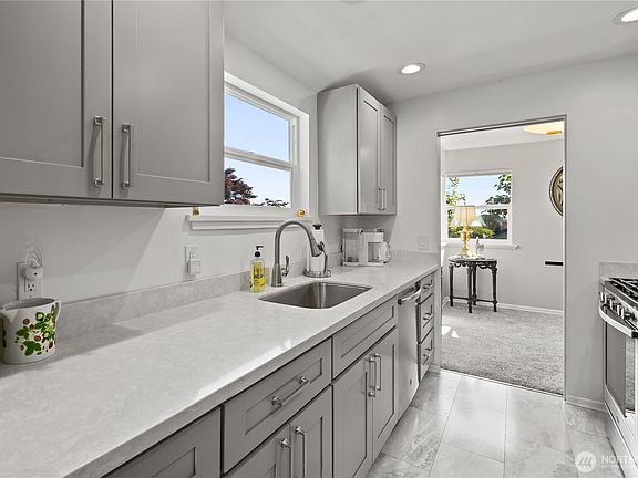 5th image of 707 W Bertona Street