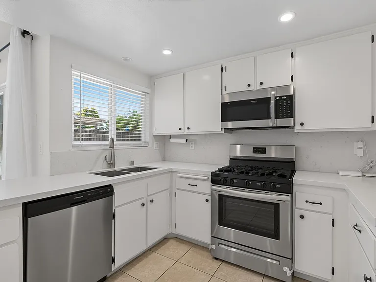 263 Greenbriar Ct — Photo 9
