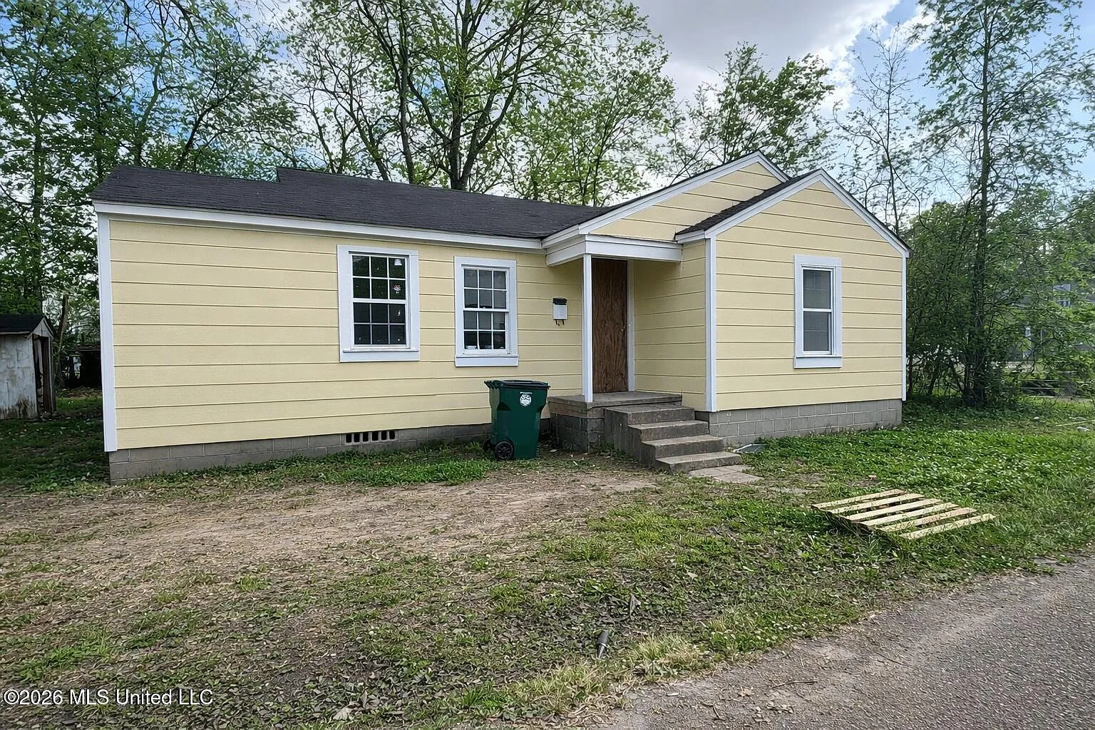 2 bed, 1.0 bath, 950 sqft, $700 — Photo 1