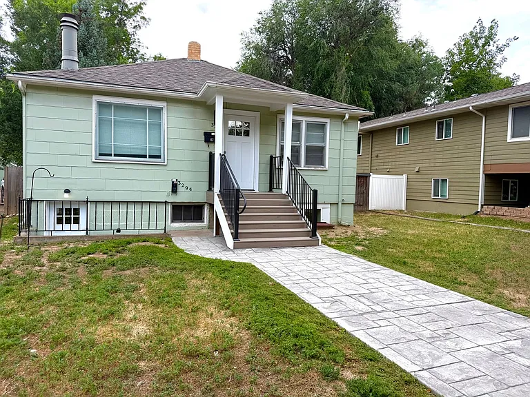 329.5 Edwards St — Photo 1