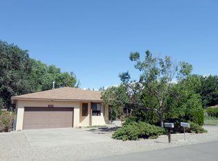 1915 Murray Loop, Bosque Farms, NM 87068