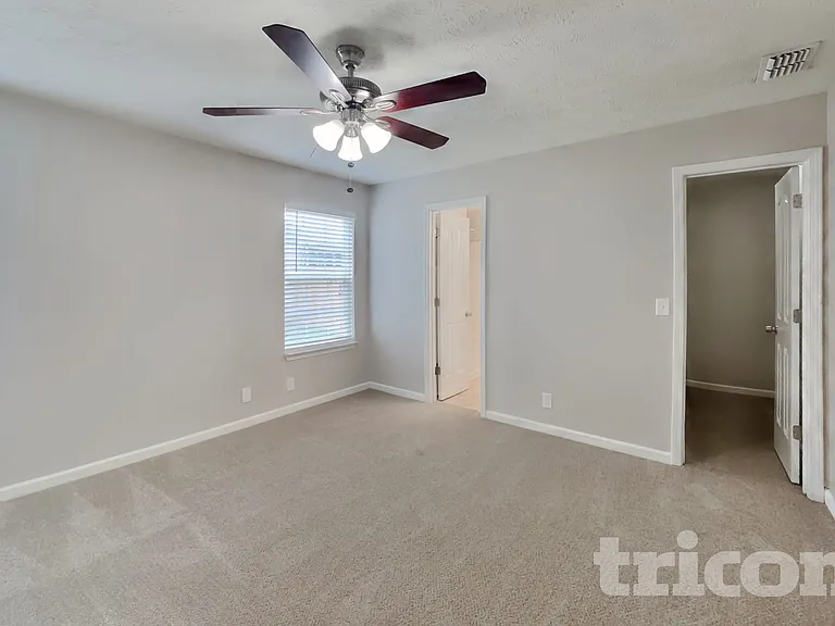 1258 Tiree Dr — Photo 6