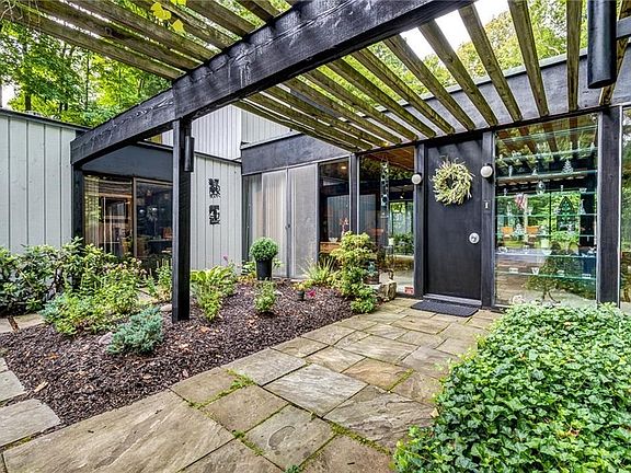 3rd image of 122 Fireside Ln