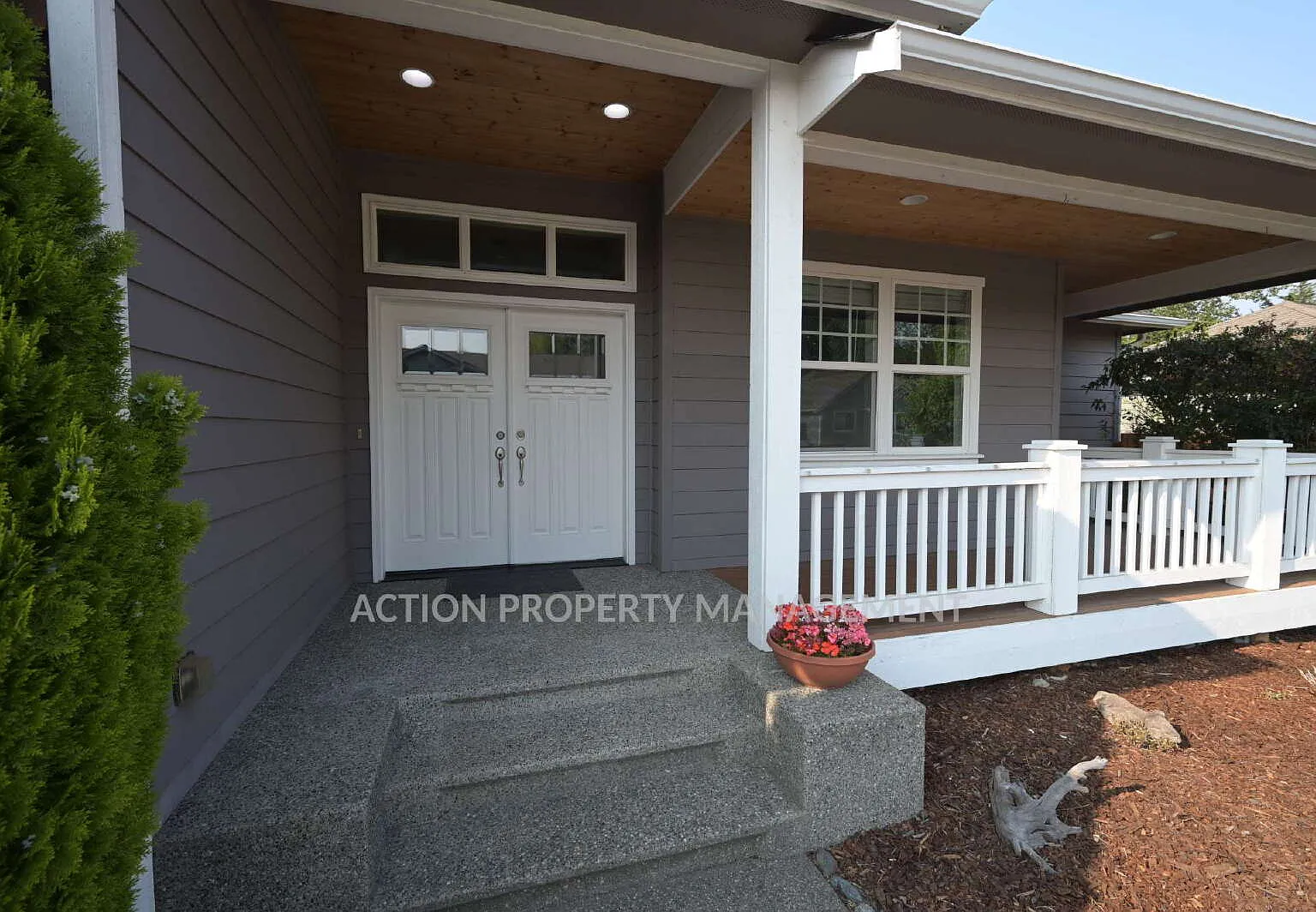 3 bed, 2.0 bath, 1811 sqft, $2,700 — Photo 2
