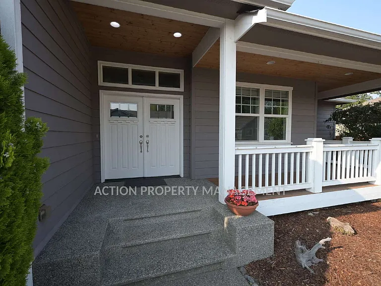 103 E Cobblestone Ln — Photo 2