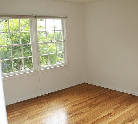 2nd image of 845 14th St APT 8