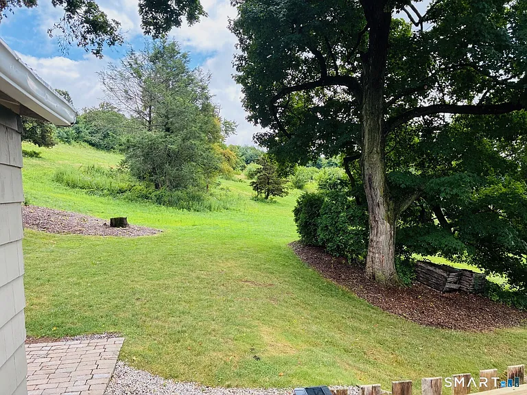 136 Chestnut Hill Rd — Photo 4